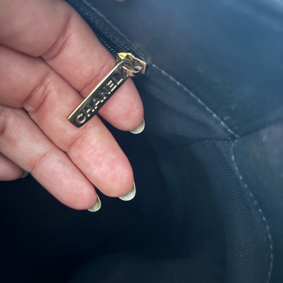 CHANEL Statement Tote Chevron Pattern Black with Gold hardware - Picture 7 of 9